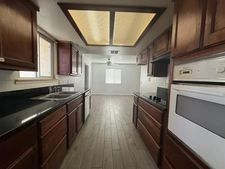 840 7th Avenue Drive, Kingsburg, CA 93631 - #3