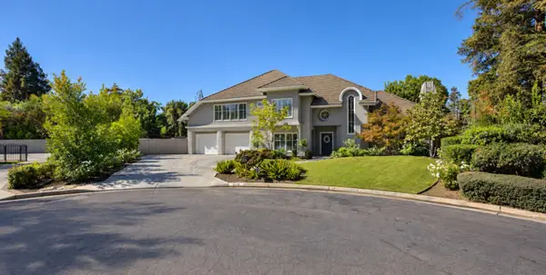 813 E Ashcroft Avenue, Fresno, CA 93704