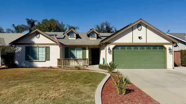 884 W Cinnamon Avenue, Hanford, CA 93230
