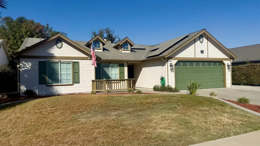 884 W Cinnamon Avenue, Hanford, CA 93230 - #2
