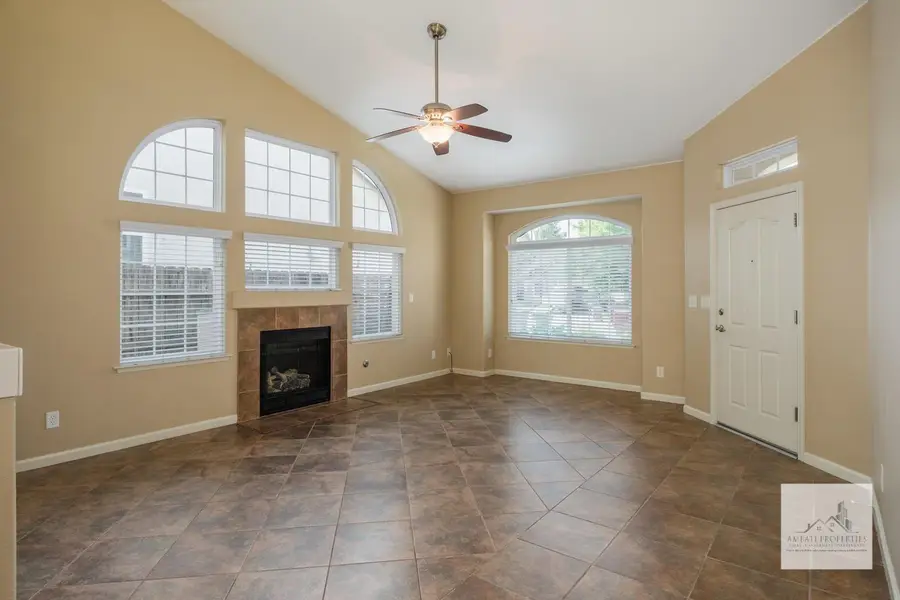2915 E Eclipse Avenue, Fresno, CA 93720 - #3