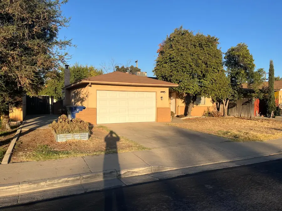 2524 Lind Avenue, Clovis, CA 93612 - #2