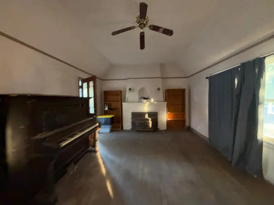 724 W Yosemite Avenue, Madera, CA 93637 - #3