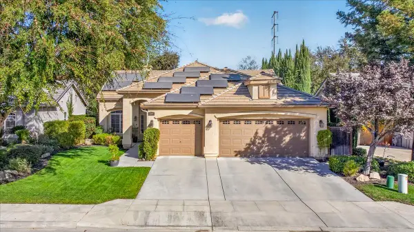 1190 E Carnoustie Avenue, Fresno, CA 93730