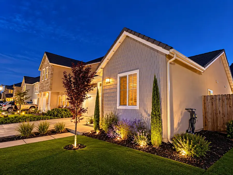 831 Ponderosa Way W, Madera, CA 93636 - #2