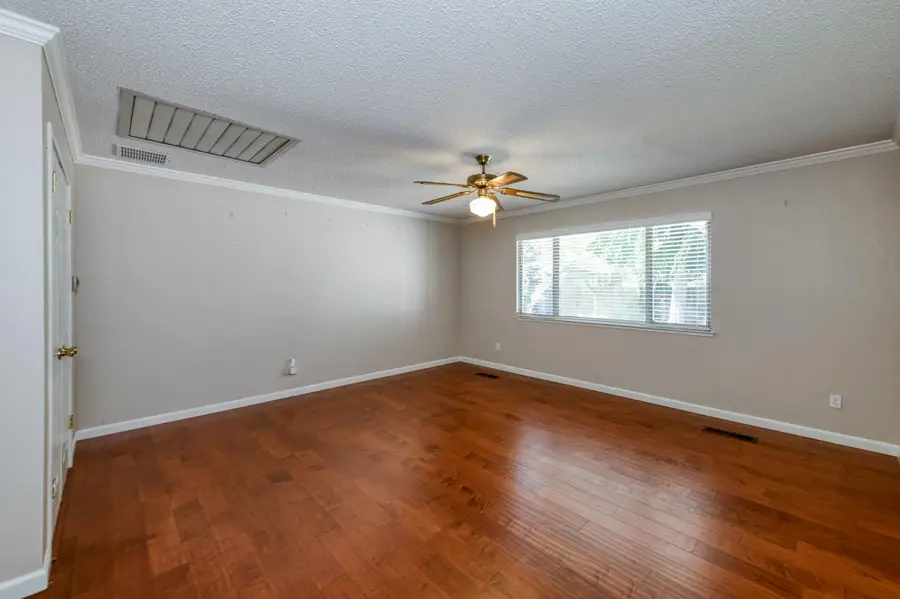 181 W Dovewood Lane, Fresno, CA 93704 - #3