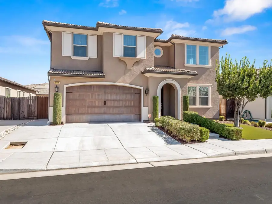 2710 N Laverne Avenue, Fresno, CA 93727 - #2