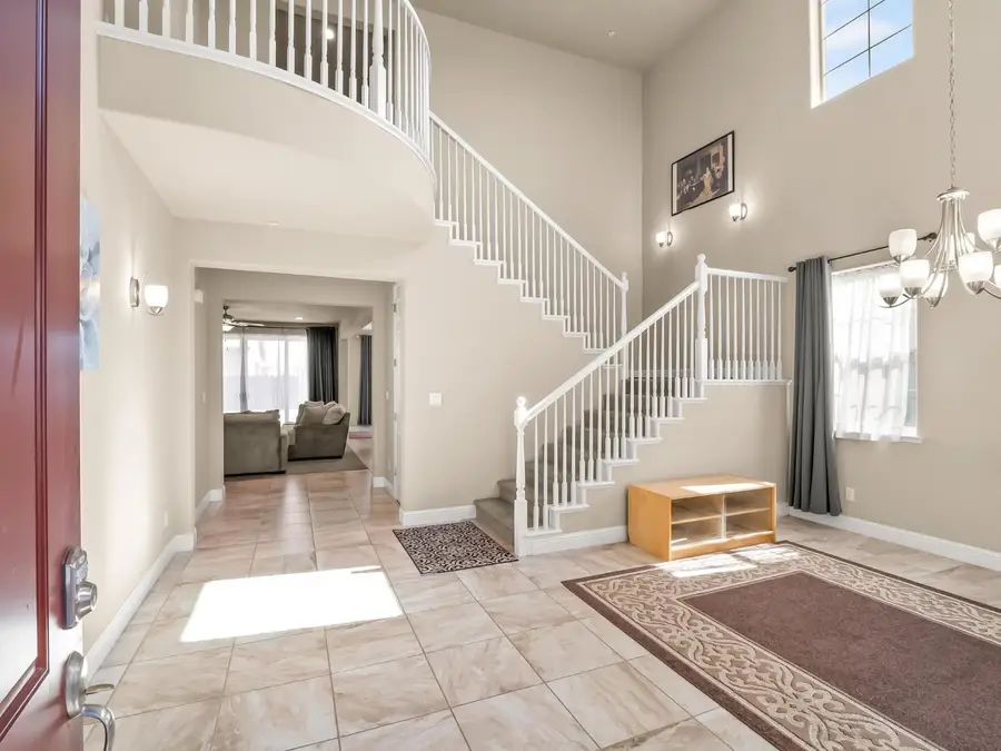2710 N Laverne Avenue, Fresno, CA 93727 - #3