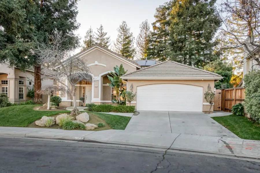 7839 N Carnegie Avenue, Fresno, CA 93722 - #2