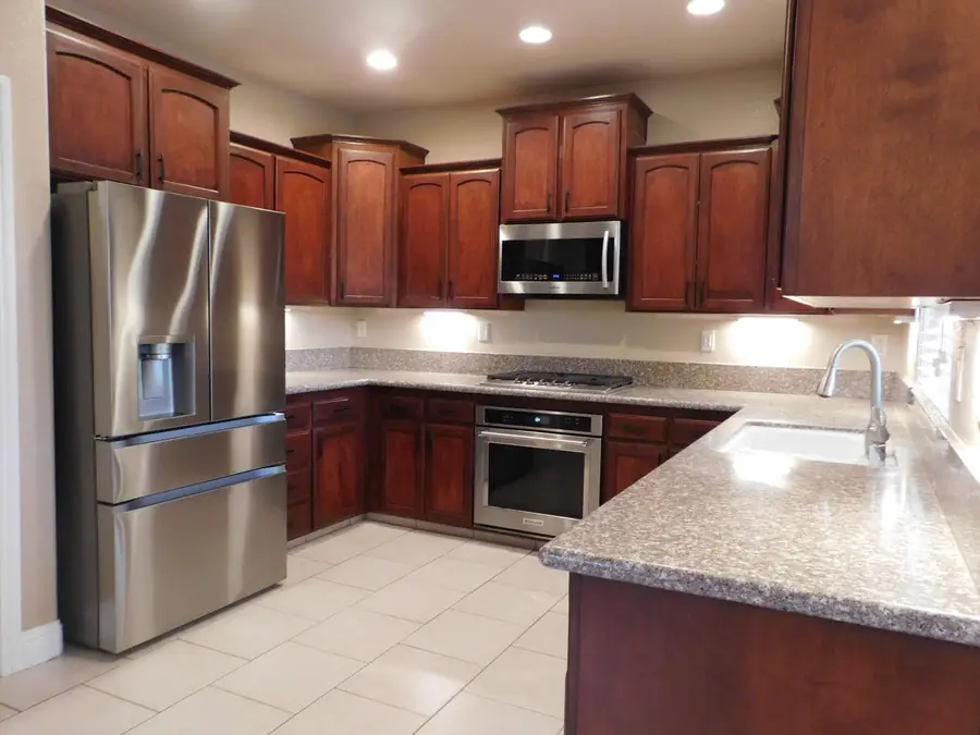 2868 Casty Ct., Sanger, CA 93657 - #3
