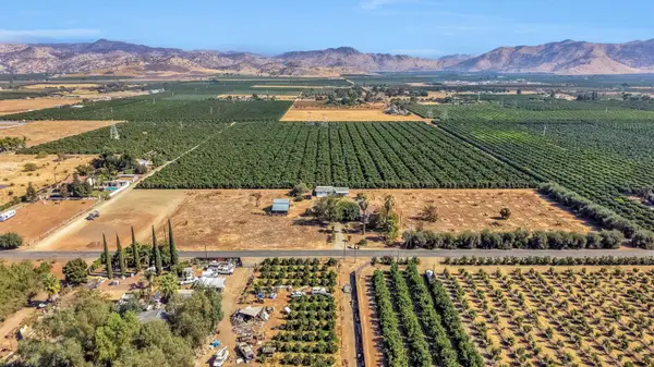 42458 Road 136, Orosi, CA 93647
