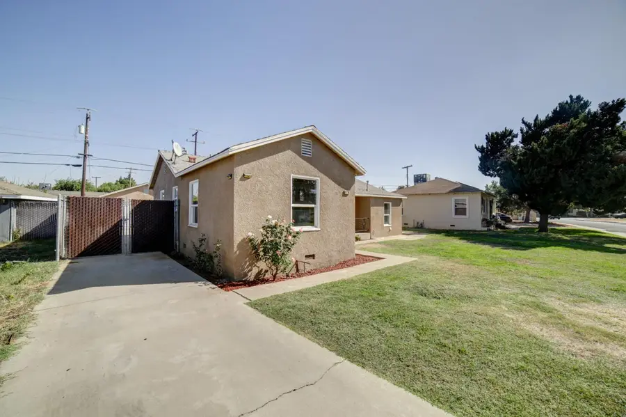 1812 Kenmore Drive W, Fresno, CA 93703 - #2