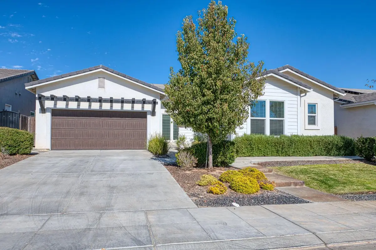 881 Groveland Avenue W, Madera, CA 93636 - #1