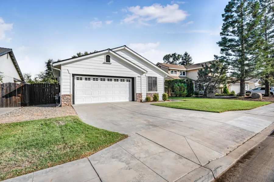 2137 Goshen Avenue, Clovis, CA 93611 - #3
