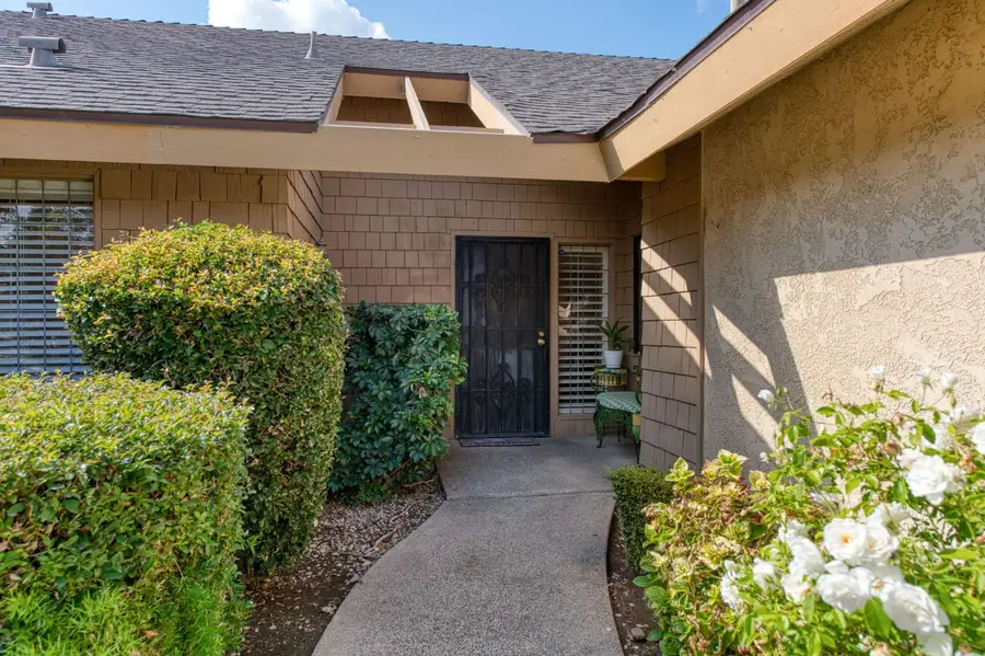 1065 W Sierra Avenue, Fresno, CA 93711 - #2