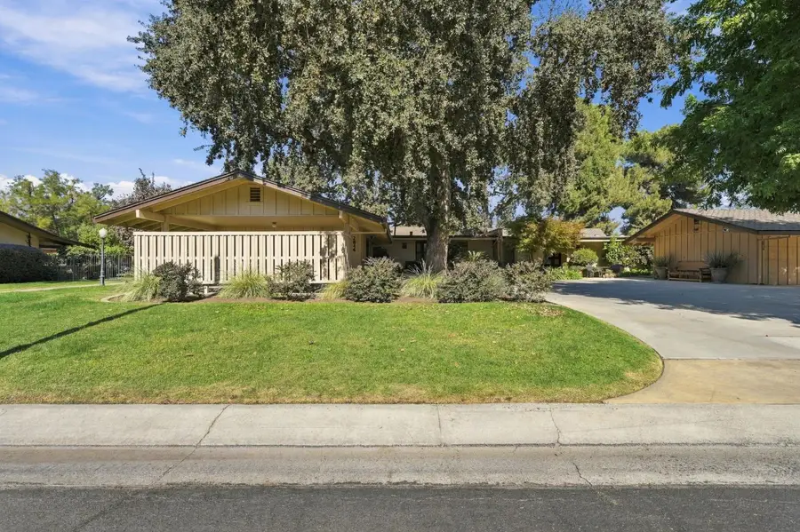 2846 W Border Links Drive, Visalia, CA 93291 - #2