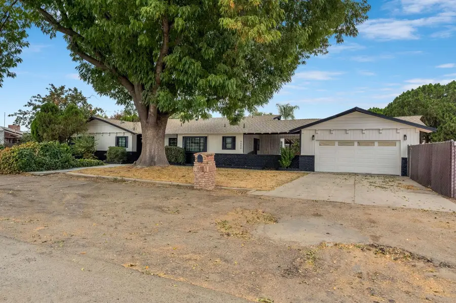 5649 E Garrett Avenue, Fresno, CA 93727 - #2