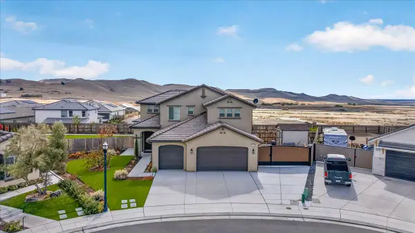 20175 Hazelwood Ln, Friant, CA 93626