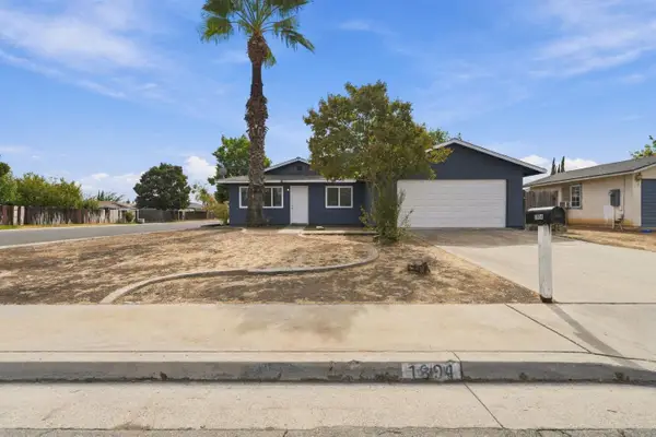 1894 E Franzen Way, Dinuba, CA 93618