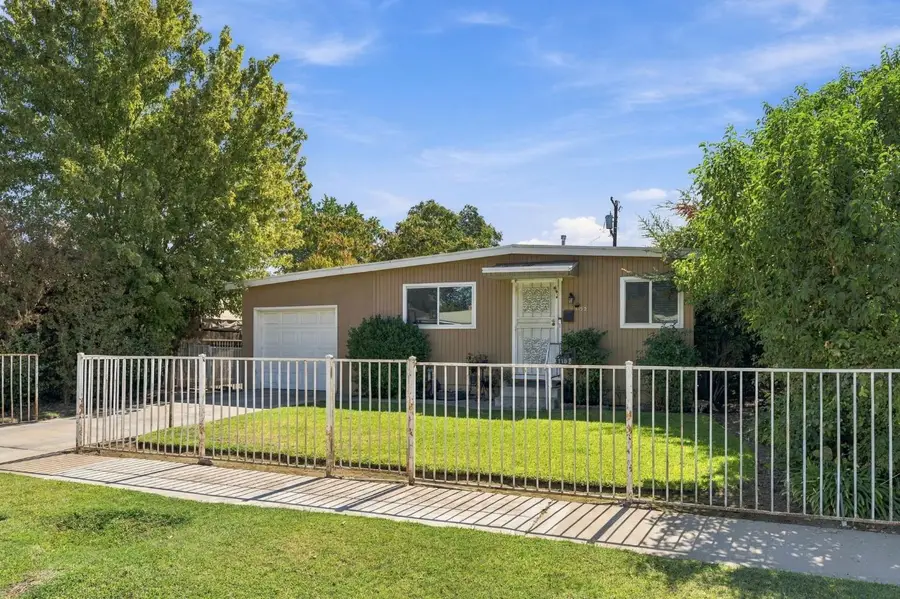 1152 E Kaviland Avenue, Fresno, CA 93706 - #2