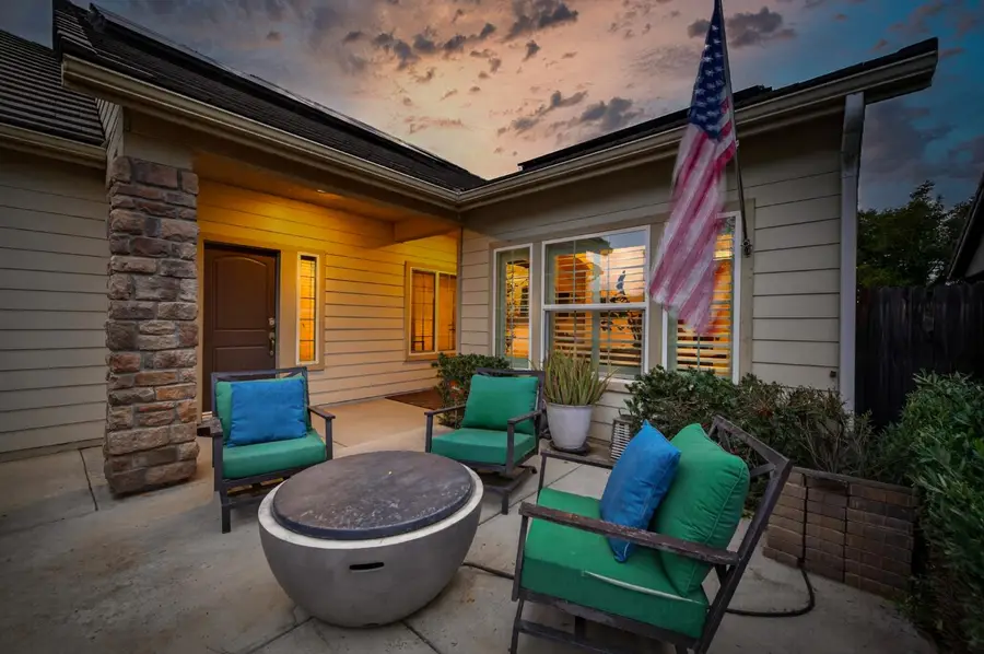 421 Maclure Avenue W, Madera, CA 93636 - #2
