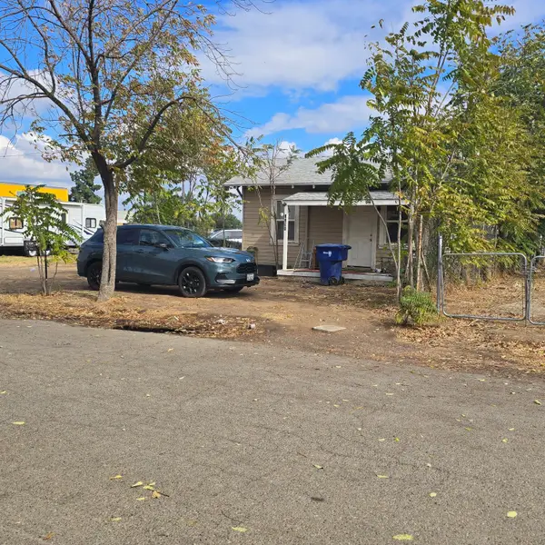 2389 S Nicholas Avenue, Fresno, CA 93706