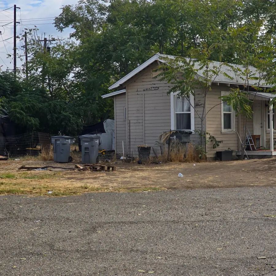 2389 S Nicholas Avenue, Fresno, CA 93706 - #2