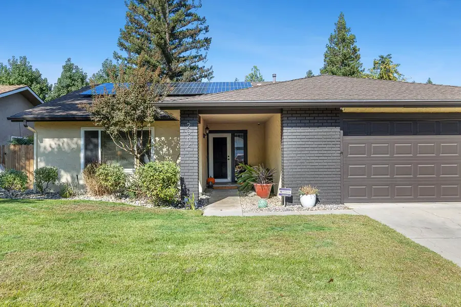 2082 W Fremont Avenue, Fresno, CA 93711 - #2