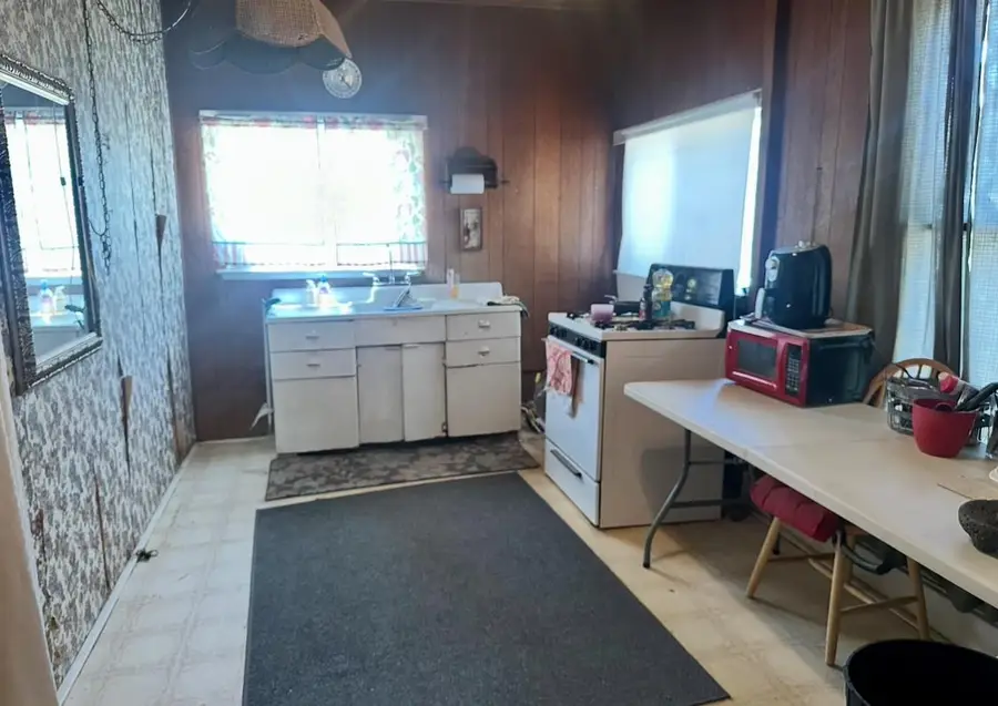 2419 Knowles, Selma, CA 93662 - #2