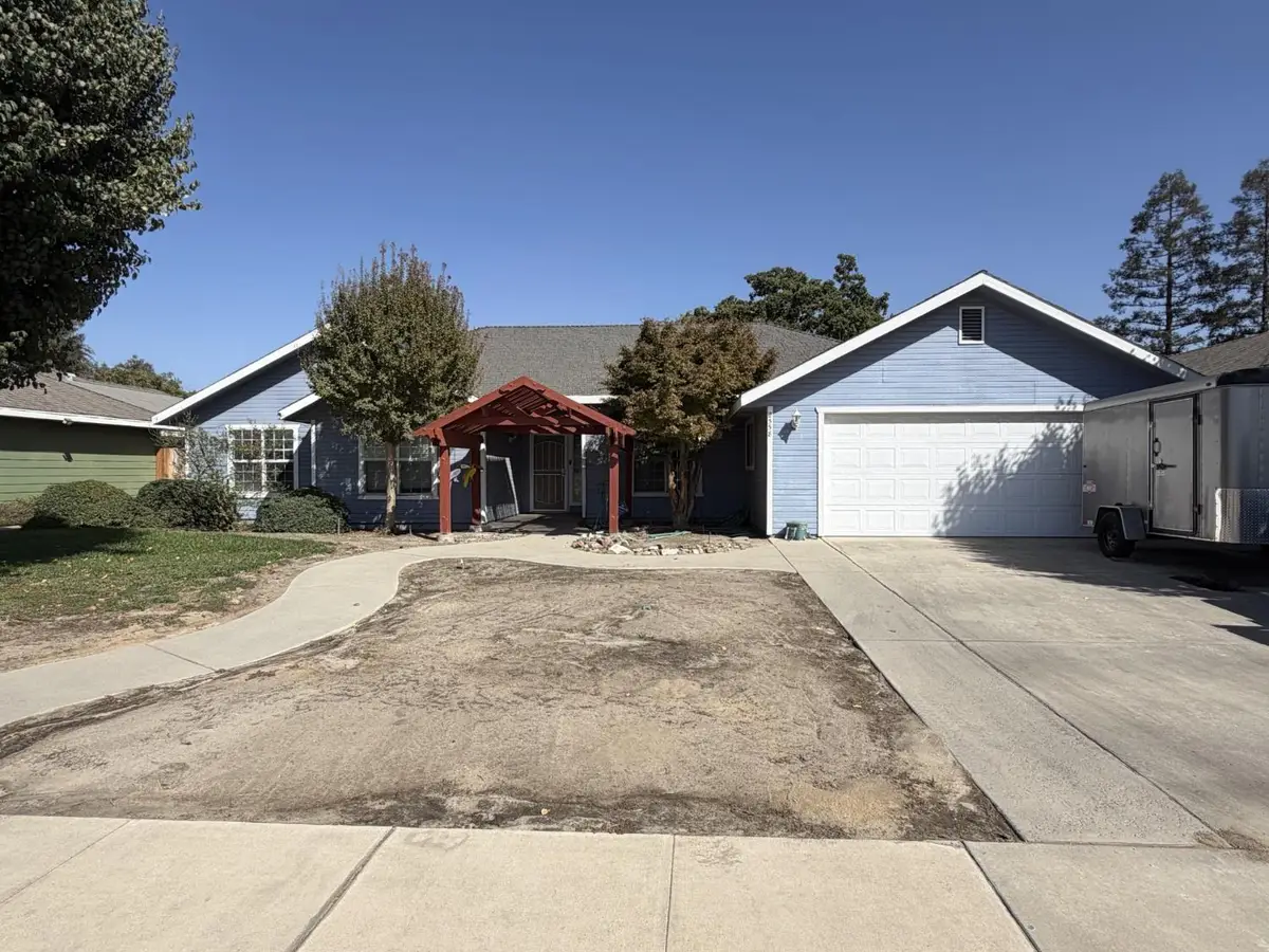2558 12th Avenue, Kingsburg, CA 93631 - #1