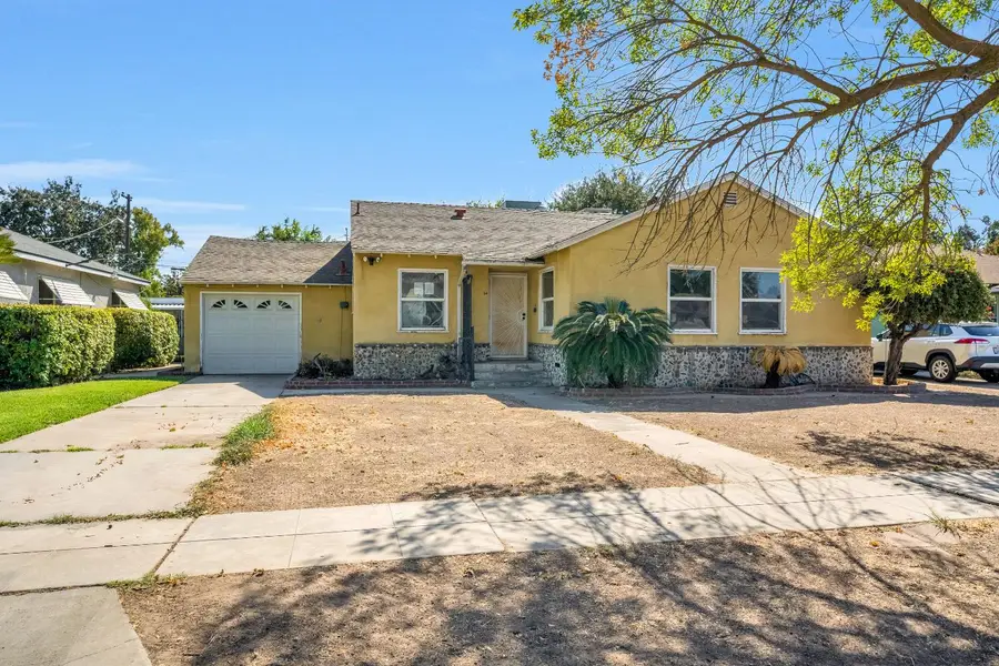 54 E Garland Avenue, Fresno, CA 93704 - #2