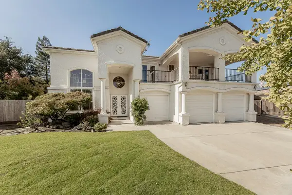 2402 Fairmont Avenue, Clovis, CA 93611