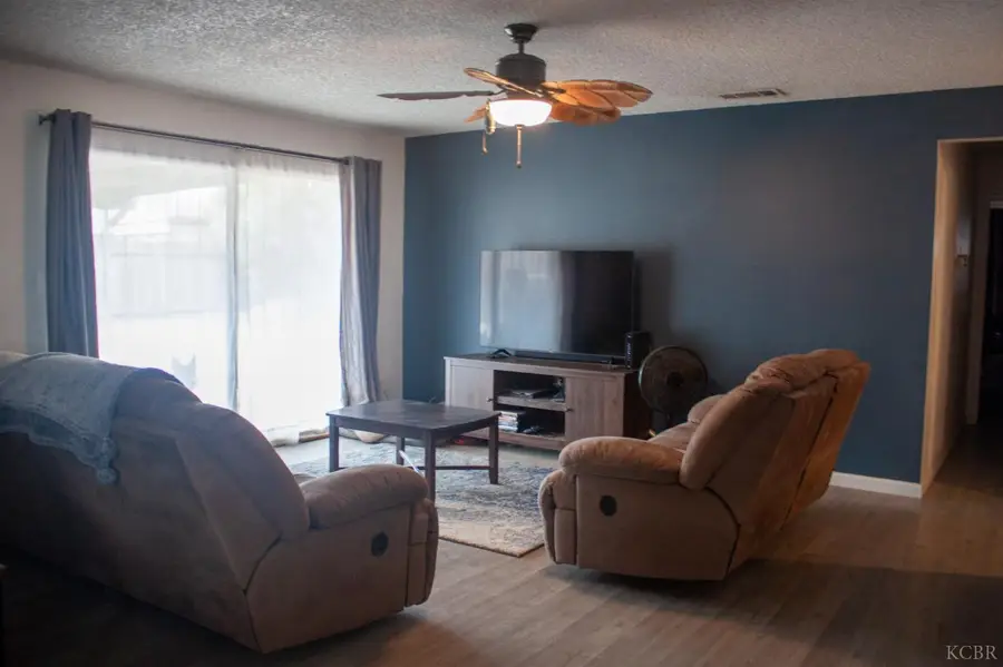 841 Moffat Drive, Hanford, CA 93230 - Image #3