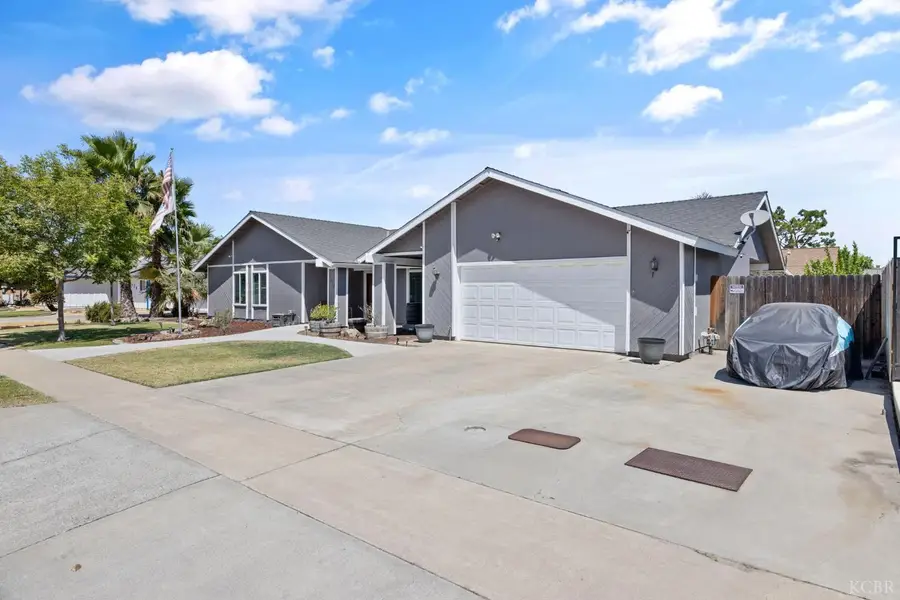 450 E Birch Avenue, Hanford, CA 93230 - Image #2