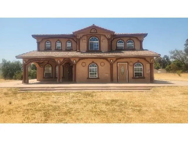 2091 E Nebraska Avenue, Dinuba, CA 93618 - Image #1