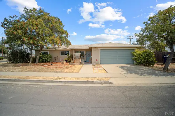 1901 N Kensington Way N, Hanford, CA 93230