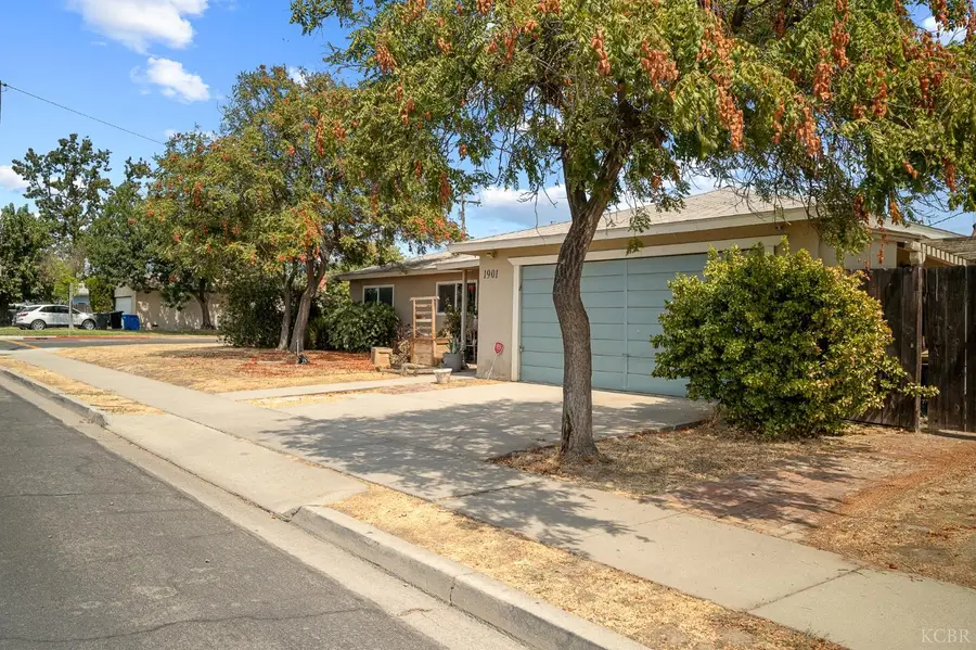 1901 N Kensington Way N, Hanford, CA 93230 - Image #3