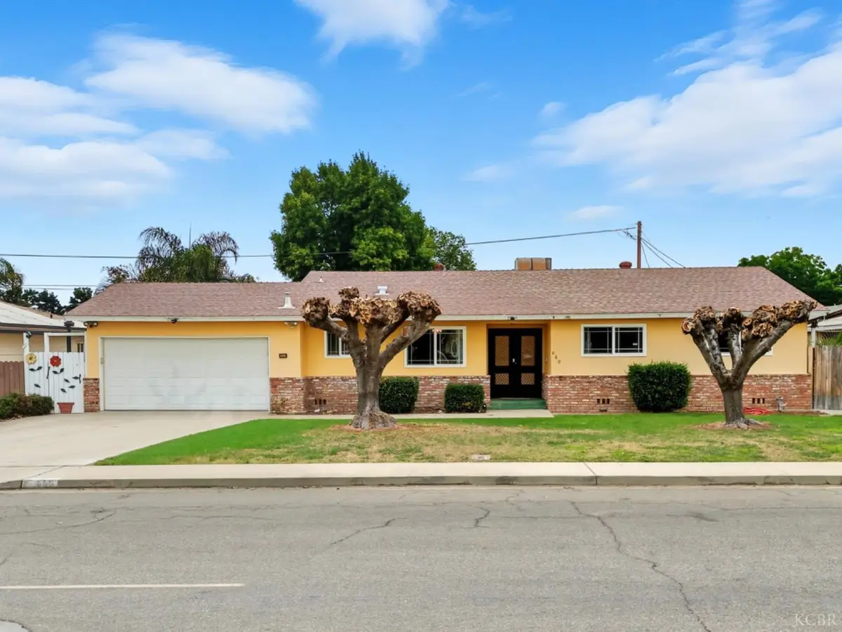 680 E Spruce Avenue, Lemoore, CA 93245 - Image #1