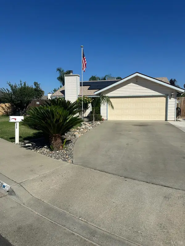 1212 Myrtle Court, Lemoore, CA 93245