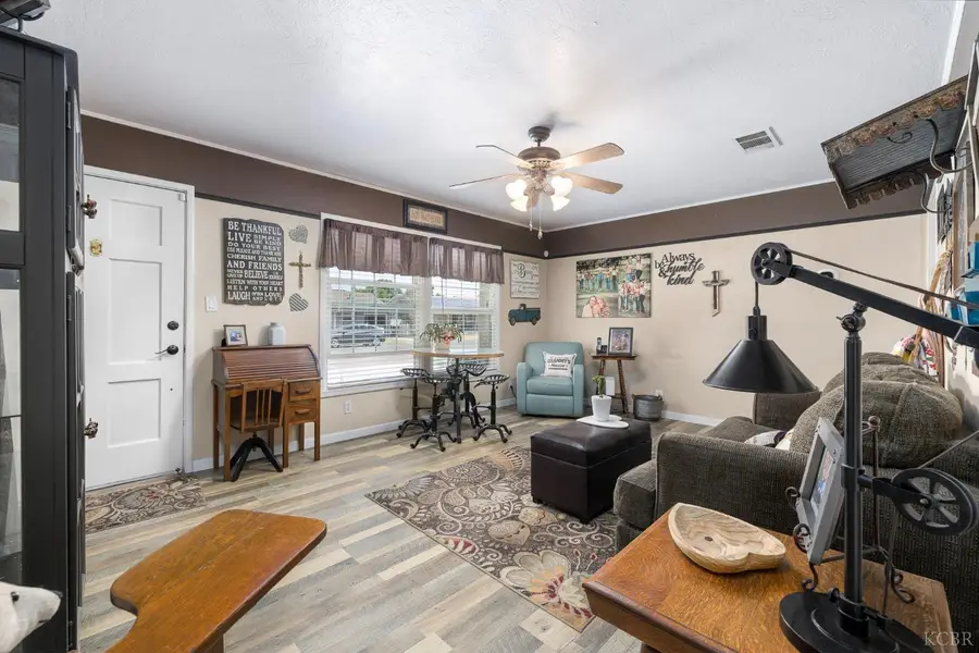 225 W Colonial Drive, Hanford, CA 93230 - Image #3