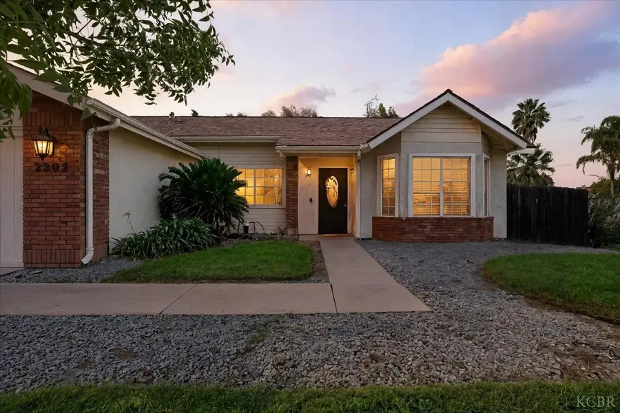 2202 Cottonwood Court, Hanford, CA 93230 - Image #2