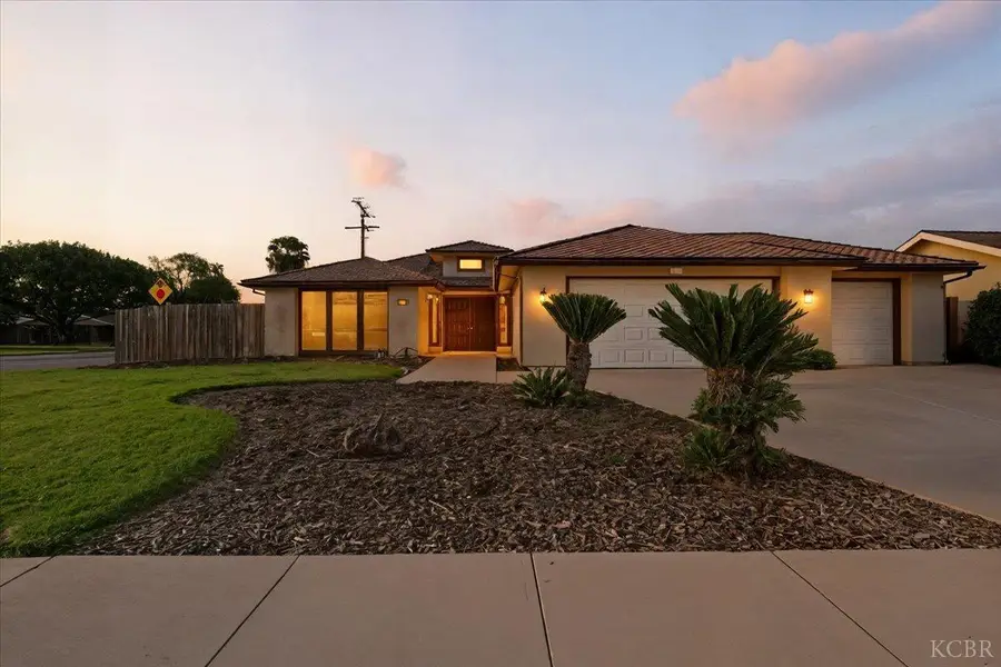 216 Palm Court, Hanford, CA 93230 - Image #2