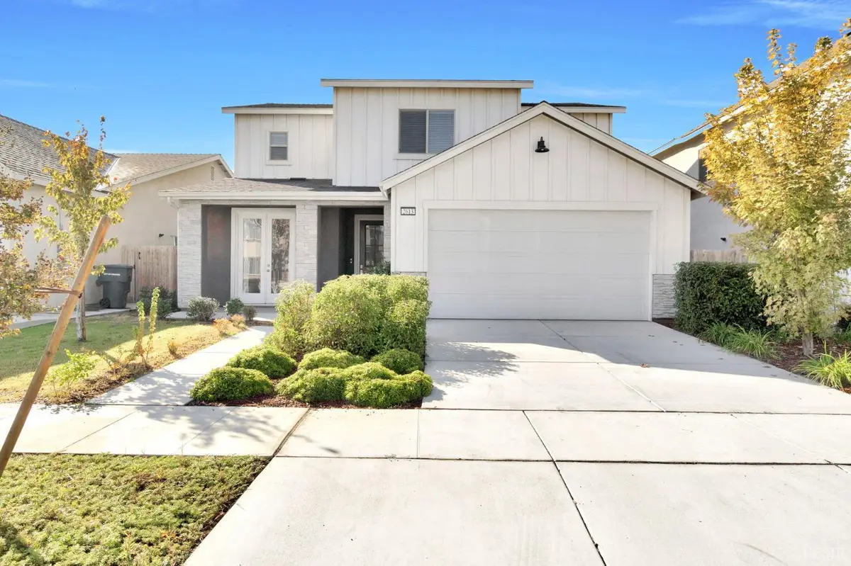 2613 W Mallard Lane W, Hanford, CA 93230 - Image #1