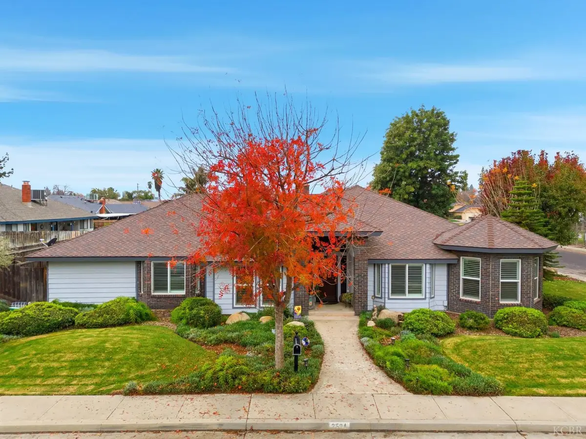 2504 N Kensington Way, Hanford, CA 93230 - Image #1