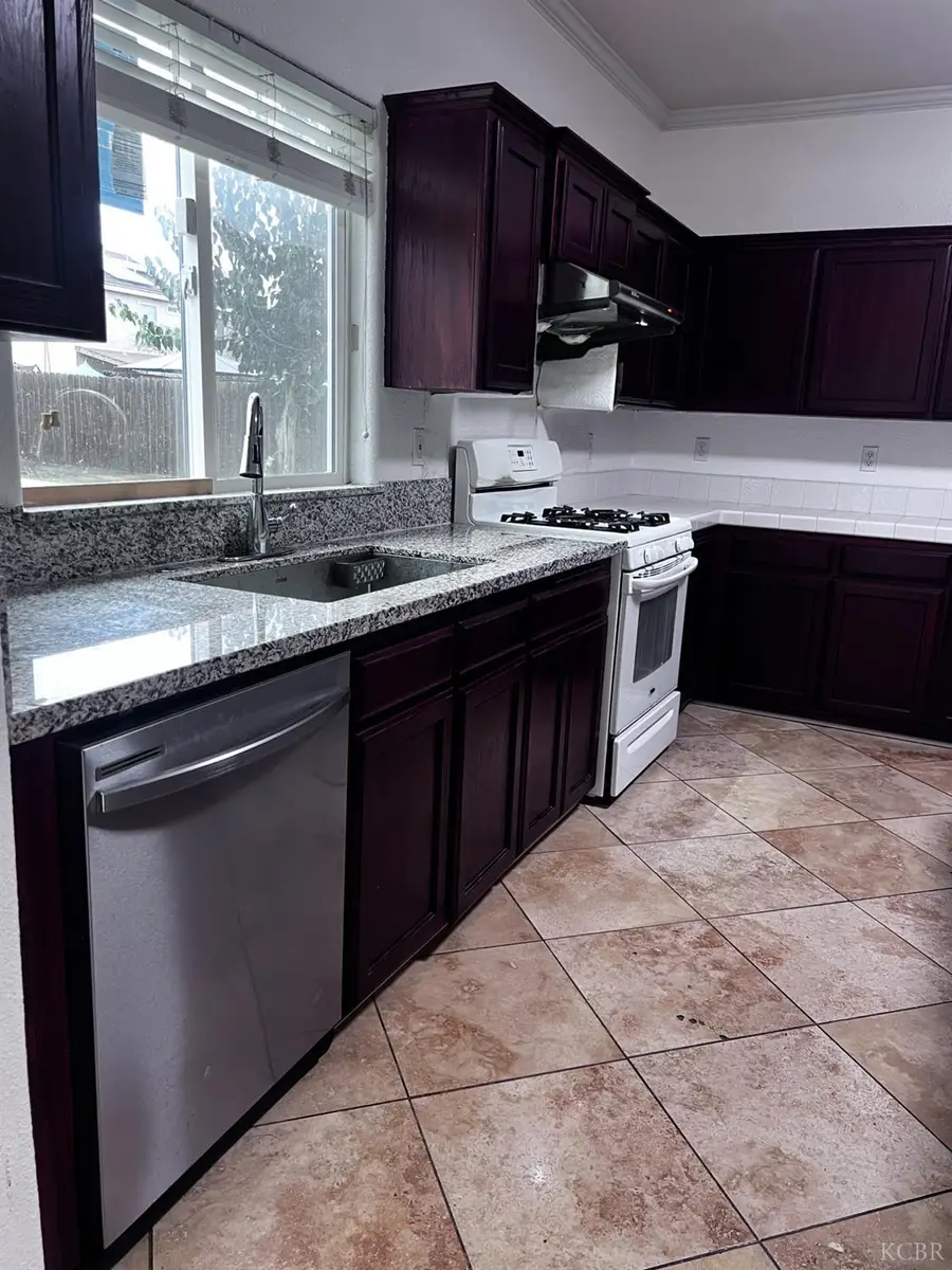 1950 W Rio Hondo Way, Hanford, CA 93230 - Image #2