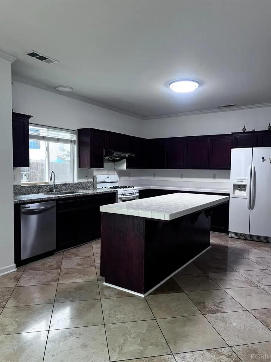 1950 W Rio Hondo Way, Hanford, CA 93230 - Image #3