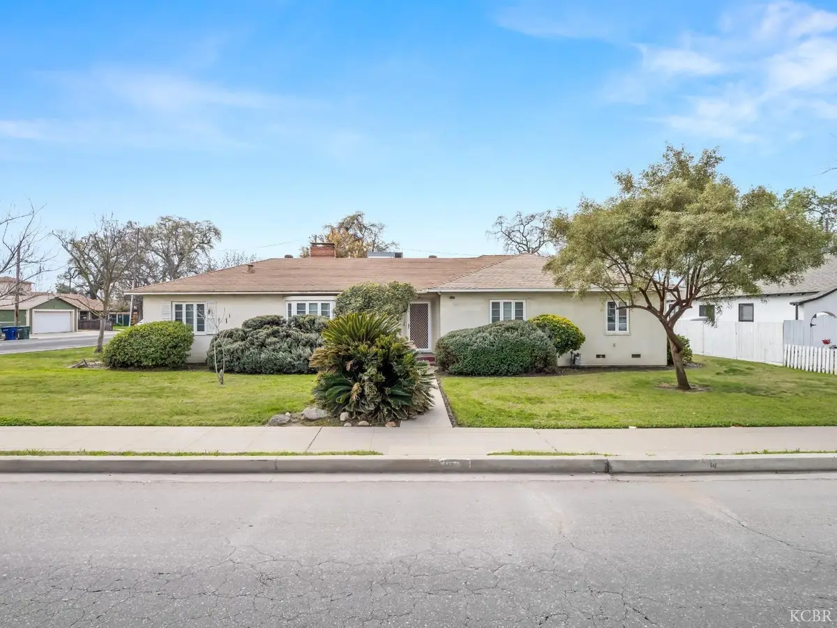 403 W Grangeville Boulevard, Hanford, CA 93230 - Image #1