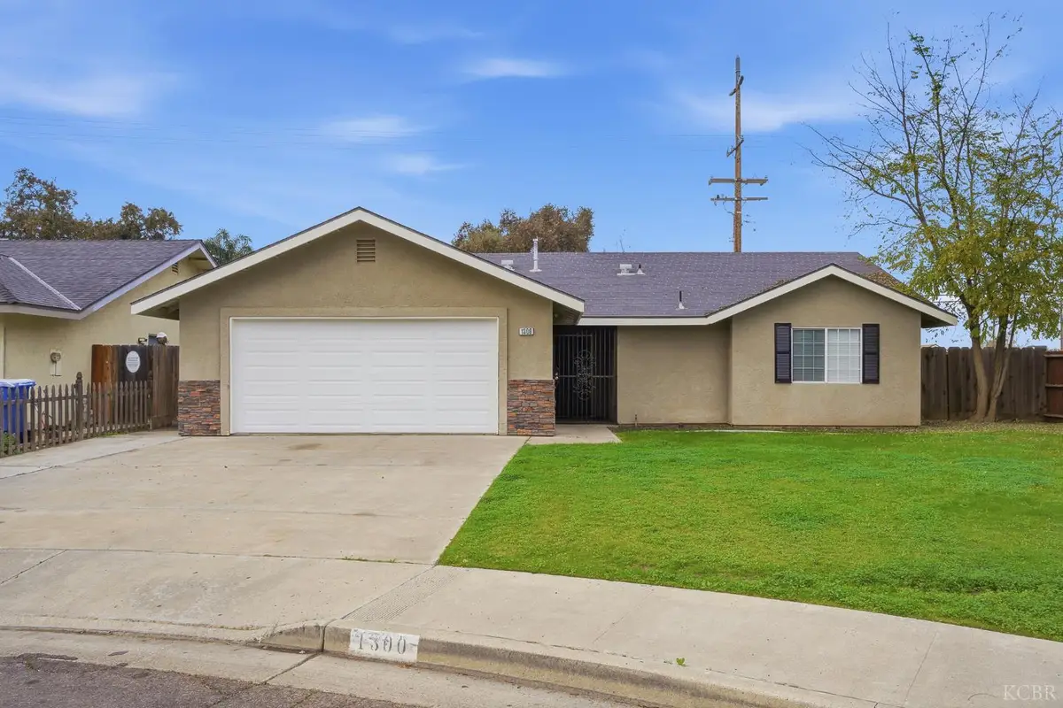 1300 Lark Circle, Hanford, CA 93230 - Image #1