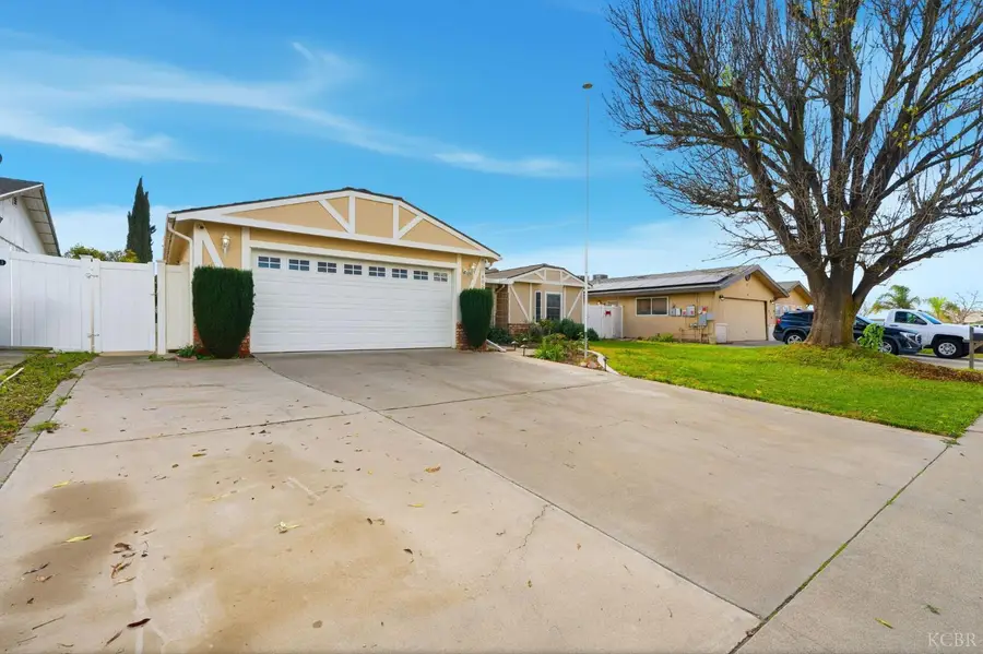 905 Redwood Lane, Lemoore, CA 93245 - Image #3