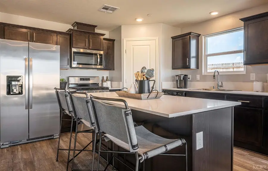 1116 S Magna Carta Avenue, Hanford, CA 93230 - Image #2